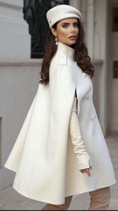 2024's Top Hat Styles: Beret, Fedora, Bucket & More for Classy Women Stil Elegant, White Coat, Outfits With Hats, Looks Chic, Classy Women, Street Chic, Mode Inspiration, How To Look Classy, Winter Fashion Outfits