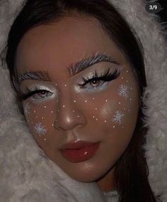 Creative Christmas Makeup Looks, Creative Christmas Makeup, Snowflake Makeup, Snow Makeup, Christmas Makeup Looks, Xmas Makeup, Christmas Eye Makeup, Drag Make-up