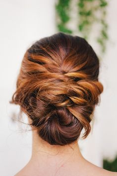 Elegant date night twisted bun hairstyle: Photography: Maraluce - Hair and Makeup: Julie Dy Cowgirls Hairstyles, Date Night Hair, Wedding Hairstyles And Makeup, Beautiful Bridal Hair, Vintage Wedding Hair, Best Wedding Hairstyles, Boho Wedding Inspiration, Trendy Wedding Hairstyles, Wedding Hair Inspiration