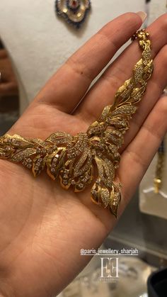 Gold Jewelry Arab, Beautiful Simple Mehndi Design, Wedding Jewelry Gold, Arab Girl, Jewelry Knowledge, Warehouse Design, Gold Jewellry, Bridal Jewelry Vintage, Arab Wedding