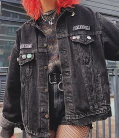 Black Denim Jacket Outfit Grunge, Grunge Rock Fashion, Black Jean Jacket Aesthetic, Oversized Jacket Outfit Grunge, Alt Denim Jacket, Alt Jean Jacket Outfit, Grunge Jacket Aesthetic, Grunge Coat Outfit, Black Jean Jacket Outfits Aesthetic