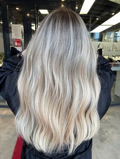 Blonde Balayage With Root Shadow, Dark Roots Blonde Hair Balayage Platinum, Bright Blonde Balayage On Dark Hair, Blonde Balayage Straight Hair, High Balayage, Heavy Balayage, Dark Roots Blonde Hair Balayage, Root Balayage, Balage Hair