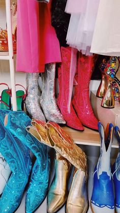 Cowboy Boots Aesthetic, Bama Rush, College Tailgate, Outfits Preppy, Cowgirl Aesthetic, Glitter Heels, Greek Life