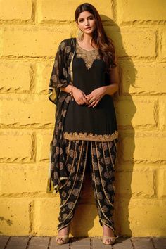 Black Georgette Patiala Dhoti Style Shalwar Suit at PinkPhulkari Black Patiala Suit, Black Punjabi Suit, Party Wear Salwar Suits, Phulkari Pants, Black Salwar Kameez, Different Sleeves Style, Shalwar Suit, Lucknowi Kurta, Party Wear Suits