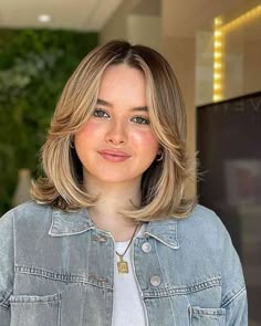 Trendy Hairstyles for Short Hair: Look Fabulous Every Day Short Fluffy Hair, Chubby Face Haircuts, Short Hair Cuts For Round Faces, Spring Haircuts, Hair Styles For Round Faces, Bangs For Round Face, Haircut Inspo, Hair Cut Ideas, Round Face Shape