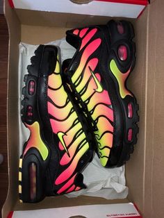 Nike Tn Shoes, Fly Shoes, White Nike Shoes, Nike Fashion Shoes, Jordan Shoes Girls, Custom Nike Shoes, Shoes Sneakers Jordans, All Nike Shoes