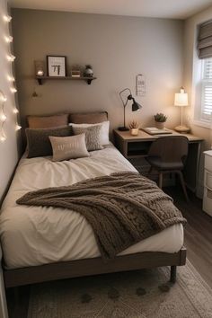 Light Brown Bedroom Aesthetic, Ideas Para Cuartos Pequeños, Camas Aesthetic, Cuartos Aesthetic, Bedroom Layout Design, Brown Rooms, Stile Hijab, Dekorasi Kamar Tidur, Room Redesign