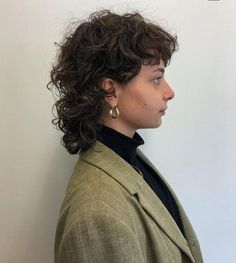 Womens Mullet Curly, Mullet Hairstyle Women Without Bangs, 80s Curly Mullet, Short Shaggy Haircuts Curly Hair, Shaggy Mullet Wavy Hair, Short Curly Shaggy Hair, Wavy Shag Mullet, Curly Hair Mullet Woman