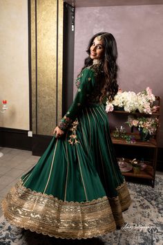 Emerald Green Lehenga Set from Gamila Collection – Panache Haute Couture Green Indian Wedding Dress, Lehenga With Full Sleeve Blouse, Green Indian Wedding, Manpreet Toor, Indian Wardrobe, Open Back Blouse, Ethnic Wears, Moisture Absorber, Zardozi Work