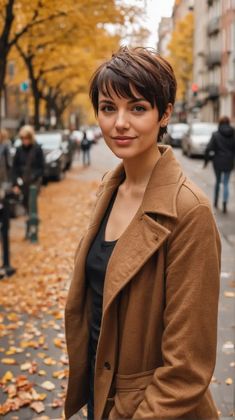 Side Swept Bangs Short Hair, Fall Hairstyles For Short Hair, Long Face Shapes, Hair Magic, Pixie Cut With Bangs, Swept Bangs, Fall Hairstyles, Hair Secrets, Hair 2024