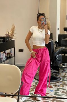 Colorful Parachute Pants, Pink Hip Hop Outfit, Hot Pink Parachute Pants Outfit, Pink Cargos Outfit, Pink Baggy Pants Outfit, Hip Hop Class Outfits, How To Style Pink Cargo Pants, Pink Outfits Concert, Pink Parachute Pants Outfit