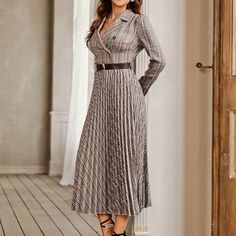 Brand New And Never Worn Dress For Success Women, Classic Womens Fashion, Well Dressed Women, Fashion Forecasting, Classic Style Women, Office Dresses, Winter Clothing, Gray Hair, Mom Outfits