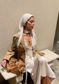 Castle Core Fashion, Castlecore Aesthetic Outfits, Castle Core Outfits, Outfits With Head Scarves, Looks Street Style, Whimsical Fashion, Looks Style, Mode Inspiration, Bella Hadid