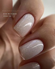 Winter Nails 2023 Trends Gel Short, Sofisticated Nails, Neutral Sparkle Nails, Professional Nails For Work Business, Square Glitter Nails, Neutral Nails With Sparkle, Trendy Glitter Nails, Mail Shape, Glitter Nails Ideas