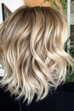 30 Layered Haircuts for Medium Length Hair: Top Trends to Try This Season - Bangz Hair Design Trendy Layered Haircuts, Short Platinum Blonde Hair, Layered Shag, Fall Blonde Hair Color, Fresh Haircut