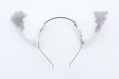 This headpiece is great for all occasions. These Gray Stitching White Furry cat side ears fit snugly on to your head and the ear's position is adjustable to users preference. This item comes with a choice of adding bows and bells to the ears. To request special order please contact us through -Instagram: Nalumi_handmade -Facebook: Nalumi Li -Email: Luyibobby@Gmail.com -Twitter: @Nalumihandmade Cat Side, Headband Costume, Head Wear, Pink Cat, Costume Halloween, White Cat, Pet Hair, Costume Accessories, Headpiece