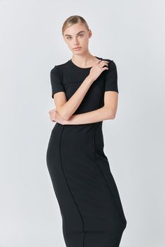 Introducing our stunning Overlock Piping Knit Maxi Dress - the perfect addition to your wardrobe! This dress features a maxi length open back design and short sleeves for a comfortable and stylish look. Its rib neck band adds a unique touch making it stand out from traditional maxi dresses. Made with high-quality fabric and expertly crafted overlock piping this dress provides both comfort and style. Perfect for any occasion whether it's a casual day out or a special event. Upgrade your dress col