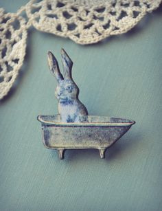 Hoi! Ik heb een geweldige listing gevonden op Etsy https://www.etsy.com/nl/listing/78044875/bunny-in-the-bathtub-brooch Claw Foot Bathtub, Little Bunny Foo Foo, Wooden Brooch, In The Bathtub, Spring Celebration, Rabbit Art, Bunny Art, Unusual Jewelry, A Bunny