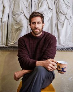 Sitting Poses For Men, Ginori 1735, Classy Outfits Men, Men Photoshoot, Jake Gyllenhaal, Old Money Style, Stylish Mens Outfits, Male Poses, Men Fashion Casual Outfits