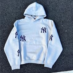 Ny Hoodie, Mens Hoodies, Winter Fits, Embroidered Hoodie, Cute Everyday Outfits, Comfy Hoodies, Winter Clothes, Dream Clothes, Colorful Hoodies