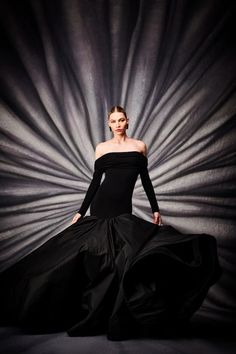 Long Sleeve Draped Off the Shoulder Mermaid Gown | Christian Siriano Resort 2023 Fashion, Vogue Brazil, Ball Skirt, Resort 2023, Column Gown, Christian Siriano, Mermaid Gown, 2023 Collection, 2023 Fashion