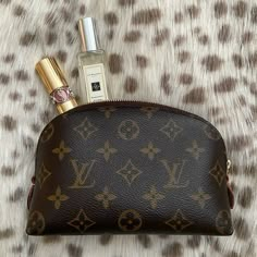 Authentic Louis Vuitton Cosmetic Pouch. Preowned, Excellent Condition. No Makeup Marks. Date Code Ca1048. (Mh22gig) Lv Makeup Bag, Lv Cosmetic Pouch, Louis Vuitton Makeup Bag, Lv Pouch, Time Capsule Wardrobe, Louis Vuitton Makeup, Louis Vuitton Toiletry Pouch, Santa Real, Vanity Inspo