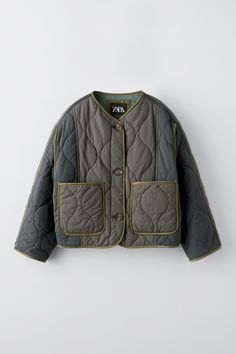 QUILTED JACKET Collarless Quilted Jacket Outfit, Artsy Winter Fashion, Maine Fashion Fall, Jacket Trends 2024 Fall, Interesting Clothes Design, Cool Winter Fashion, Quilted Jacket Zara, What To Wear In 40 Degree Weather, White Quilted Jacket Outfit