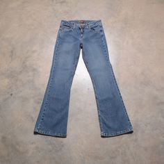 You are looking at a classic pair of vintage 90s/00s LEI bootcut flare jeans. Excellent vintage condition. Labeled as a size 9. Please see actual measurements below.  Waist: 30" Rise: 9" Hips: 35" Bottom opening: 19" Inseam: 31" Outseam: 39.5" If you would like to see additional photos or have any other questions, please do not hesitate to ask, and thanks for looking! Shipping disclaimer: All domestic orders under 16oz ship USPS Ground Advantage. All domestic orders over 16oz ship USPS priority Hip Hugger Jeans, 00s Jeans, 2000 Women, 90s 00s, Dream Clothes, Stretch Jeans, Flare Jeans, Lei, Hippie Boho