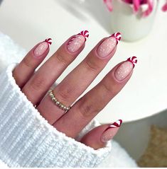 Pink Red Xmas Nails, Oval Acrylic Nails, Nail Art Noel, Candy Cane Nails, Ballet Nails, Nagel Tips, Christmas Nails Easy, Cute Christmas Nails, Thanksgiving Nails