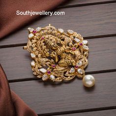 Lakshmi Pendant, Gold Pendent, Locket Design, Gold Temple Jewellery, Gold Jewelry Simple Necklace, Gold Necklace Indian Bridal Jewelry, Antique Jewelry Indian, Gold Wedding Jewelry, Black Beaded Jewelry