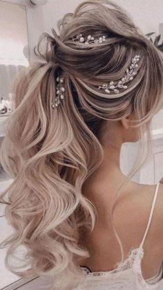 Updos Prom, Bride Hairstyles For Long Hair, Romantic Wedding Hair, Backyard Remodel, Trendy Wedding Hairstyles, Hairdo For Long Hair