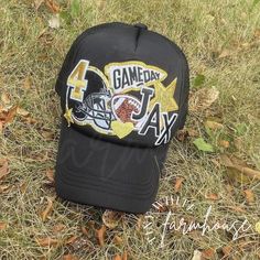 This Football Fan patch hat is adorable and perfect for any football lover! This hat is perfect for any football occasion, from practices to game season!  This makes the PERFECT gift, the perfect outfit accessory for any football game! This is completely customizable with the football player's number as well as nickname or initials!! Please note the hat looks best for short nicknames, 3-4 letters. If the name is longer than that I recommend doing initials!! This hat is available in 4 color schemes, if yours is not listed please message me and I can work with you to get the colors that you want! All patches are attached via commercial heat press! Check out my other listings for other options, if you don't see what you are looking for just message me! I love doing custom orders as well to ma Cheap Trucker Hat For Sports Fans, Football Trucker Hat Ideas, Trendy Patches, Mom Hat, Funny Patches, Custom Trucker Hats, Funny Football, Football Lover, Mom Hats