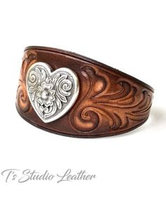 Bracelets Western, Cuff Bracelets Diy, Daughter Tattoo, Wood Jewelery, Country Jewelry, Cuff Design, Western Buckles, Leather Wedding, Leather Cuff Bracelet