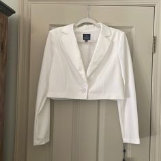 Super Chic Cropped Tuxedo Blazer With Single Button. Collar Is A Smooth Contrast To The Crepe Like Jacket. Fully Lined With Extra Button And Tags Still Attached. There Is A Faint Mark On The Left Side Of The Collar, Please See Pictures. (It Is Very Faint.) Us Sz 10 White Tailored Cropped Blazer, Formal White Cropped Outerwear, White Cropped Formal Outerwear, White Cropped Outerwear For Formal Occasions, Chic Fitted Button-up Cropped Jacket, White Cropped Blazer For Office, Elegant Fitted Cropped Button-up Jacket, Tailored White Cropped Jacket For Spring, White Chic Cropped Jacket For Formal Occasions