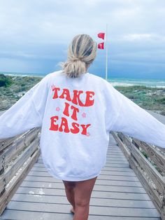 Preppy Sweatshirts, Trendy Crewneck, Trendy Hoodies, Cute Shirt Designs, Oversized Crewneck, Cute Sweatshirts, Take It Easy, Sweatshirt Designs, White Sweatshirt