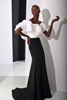 skaodi: “Nykhor Paul for Christian Siriano Pre Fall 2016. ” Pre Fall 2016, White Chic, Fall Fashion 2016, Looks Party, Black White Fashion, 2016 Fashion, Fall 2016, Trending Dresses