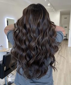 Dark Brunette Hair Transformation, Brown Hair With Chestnut Balayage, Burnett Winter Hair, Plain Brunette Hair, Dark Brown Long Hair With Highlights, Curled Dark Hair, Brown Hair Colors Brown Skin