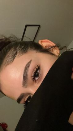 Eyeliner Makeup Looks, Lash Designer, Eyeliner Makeup, Slick Hairstyles, Hair Stylist Life, No Eyeliner Makeup, Sleek Hairstyles, Pretty Eyes, Girls Makeup