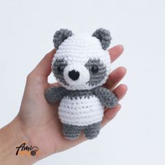 What a pretty amigurumi Panda! - Ami Saigon Amigurumi Panda, Panda Pattern, Crochet Disney, Crochet Panda, Crochet Teddy, Teddy Bear Pattern, Crochet Bear