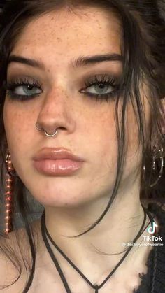 No Eyelash Makeup Look, Mitski Concert Makeup, Messy Eye Makeup Grunge, Light Dark Makeup, Under Eye Cat Eye Makeup, 90s Grunge Makeup Aesthetic, 8th Grade Prom Makeup, Makeup For Upturned Eyes, Grunge Makeup Brown Eyes