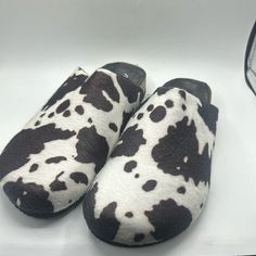 Bnwot. Cow Women’s Clogs. Size 5. Smoke Free Home Shoes 7 Casual White Slip-on Mules, Comfortable White Clogs With Flat Heel, White Closed Toe Casual Mules, Casual White Mules With Round Toe, Casual White Round Toe Mules, Casual White Flat Heel Mules, Casual White Synthetic Mules, White Flat Clogs With Rubber Sole, Comfortable White Flat Clogs