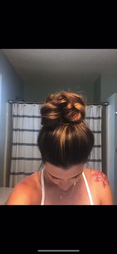 How To Make A Cute Bun, Fast Bun Hairstyles, Types Of Hair Bun, Bun Hacks, How To Bun, Birthday Wig Hairstyles, Quick Messy Bun, Korean Bun, Quick Bun