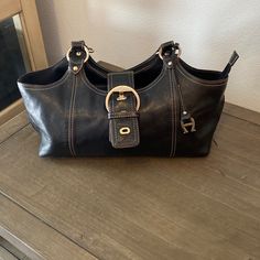 Vintage Etienne Aigner Black Brown Leather Purse Handbag Etienne Aigner Handbags Vintage Purses, Brown Leather Purse, Bags Vintage, Etienne Aigner, Leather Purse, Black Tan, Black And Tan, Leather Purses, Purses And Handbags