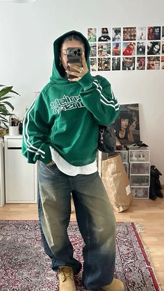 Green Hoodie Outfit, Winter Outfits Streetwear, Outfit Ideas Everyday, Highlights Cover, Winter Outfits For School