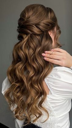 Light Brown Hair Shades, Brown Hair Inspiration, Rambut Brunette, Formal Hairstyles For Long Hair, Korean Hair Color, Honey Brown Hair, Hair Color Light Brown, Prom Hairstyles For Long Hair, Wedding Hair Inspiration