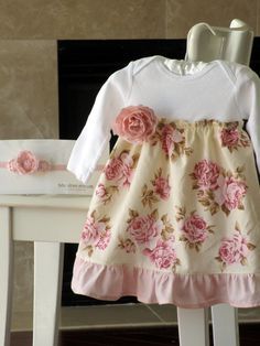 ... Baby Spring Dress, Floral Dress Spring, Baby Onsie, Shabby Chic Baby, Onesie Dress, Girls Floral Dress, Diy Vetement, Girl Onesies