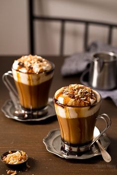 hot Toasted Coconut Mocha recipe - super yummy drinks recipe for coffee lovers. كريم بروليه, Proverbs 17, Mocha Chocolate, Cups Of Coffee, Chocolate Caliente, Homemade Whipped Cream, Coffee Photography, Morning Humor, Toasted Coconut