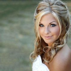 Bridal Hairstyles For Round Face, New Bridal Hairstyle, Hairstyles For Round Face, Lisa Thomas, Bridal Hair Half Up, Formal Hairstyles For Long Hair, Long Hair Wedding Styles