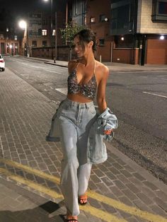 #lookdodia #style #ootd #look #outfit #patydesp Look Disco, Adrette Outfits, Girls Night Outfit, Party Outfits Night, Club Outfits For Women, Girls Night Out Outfits, Fest Outfits, Walking Down The Street