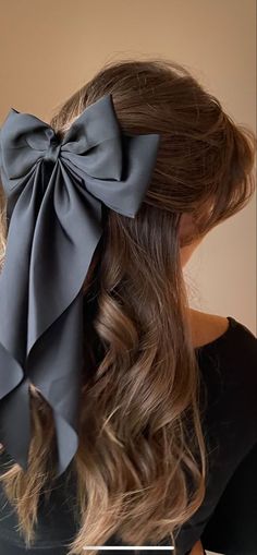 #homecoming #homecomingaesthetic #homecominghairstyles #homecomingjewelry #homecomingoutfits #falloutfits #fallaesthetics #fall2023 #homecoming2023 #hocohairstyles #hocojewelry #hocooutfits #hocoaesthetic #hoco #hoco2023 #fallwomen #fallwomenoutfits #party #partyaesthetic Trendy Hairstyle, Fancy Hairstyles, Homecoming Hairstyles, Hair Hairstyles, Trendy Hairstyles